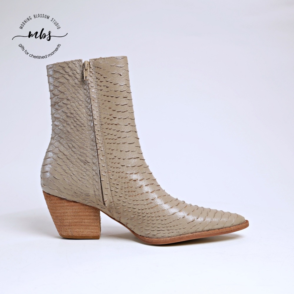 NIB Matisse Caty Leather Block Heel Snake Booties Ivory Women 8.5 - Picture 12 of 16